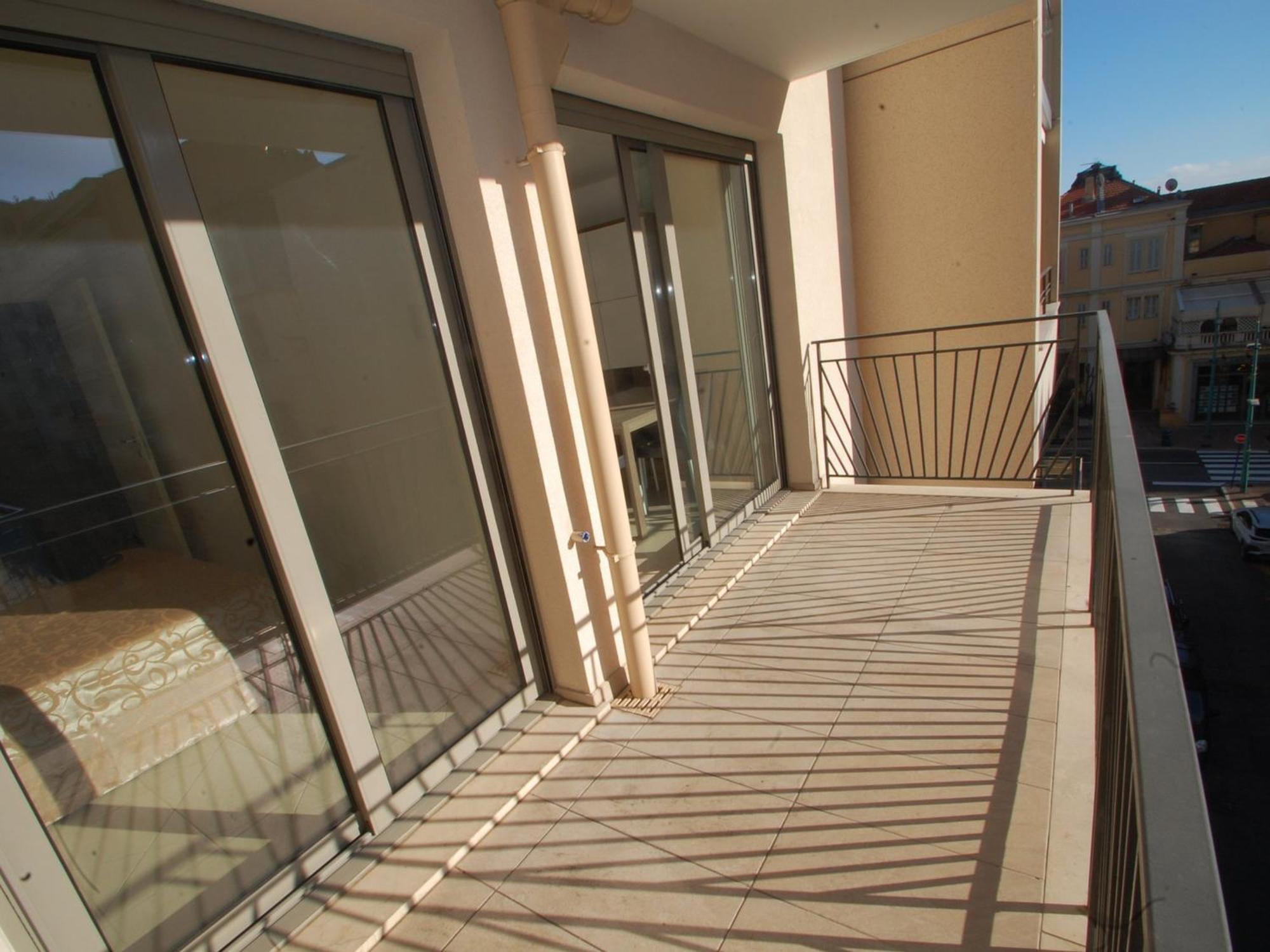 Charmant 2P Moderne Avec Terrasse, Parking Prive, En Plein Centre De Menton, A 2 Pas De La Mer - Fr-1-196-200 Exterior photo